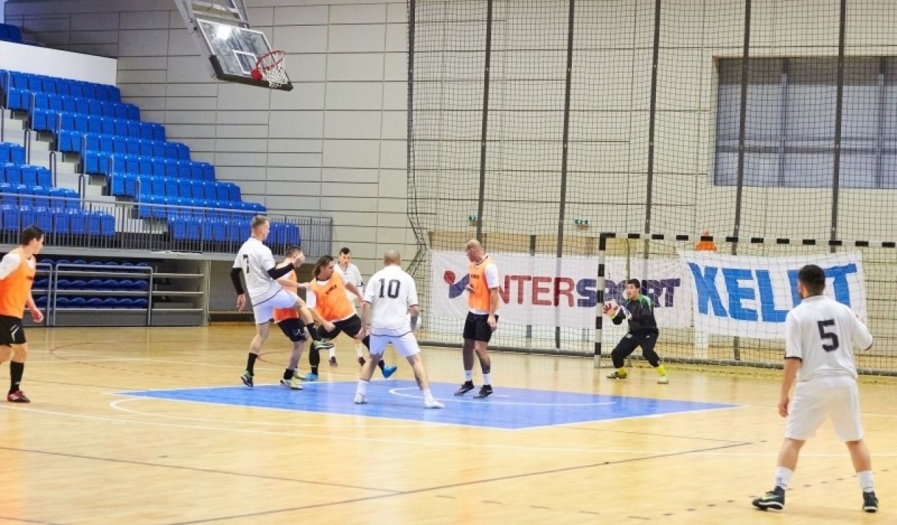 Pályára léptek a Kelet-Magyarország - Eissmann Hungária teremlabdarúgó-torna résztvevői