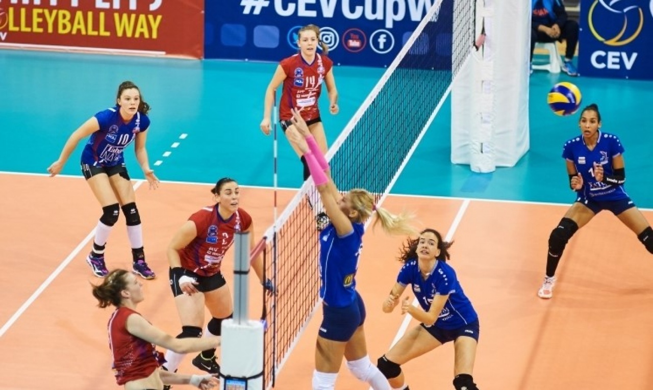 Vasárnap este a női röplabdásoké a főszerep a Nyíregyházi Televízió műsorán