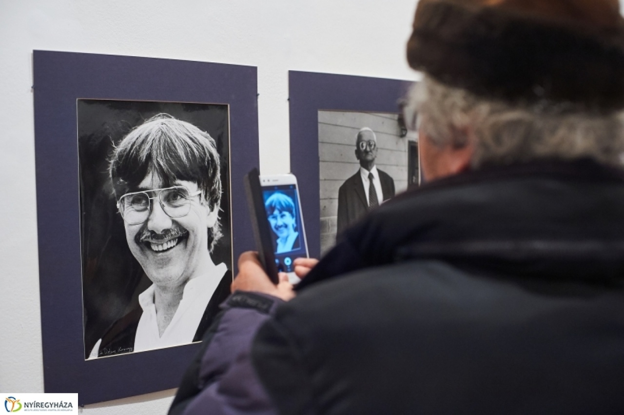 Elszármazottak - a megyéből származó ismert emberek portréiból nyílt kiállítás