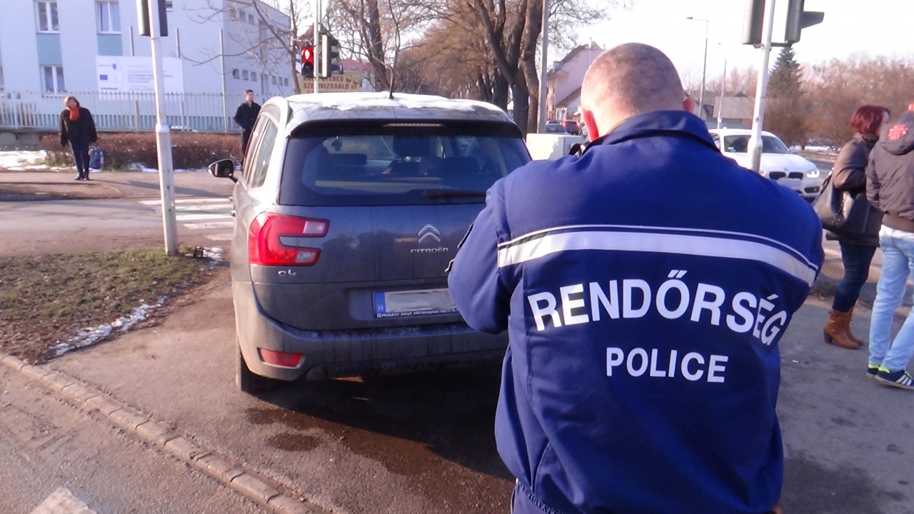 Baleset történt az Orosi út forgalmas csomópontjában, jelentős az anyagi kár