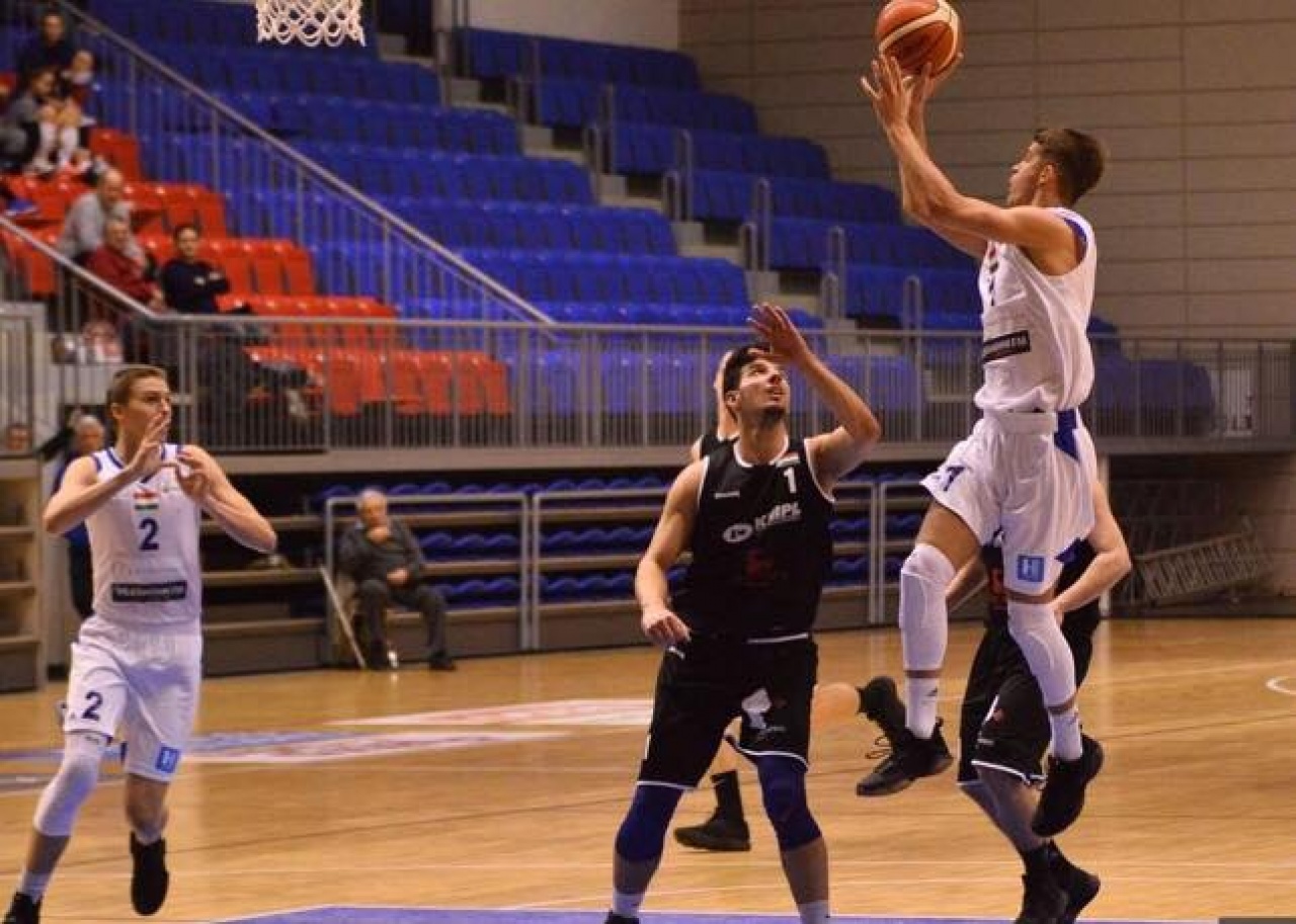 Rangadó - nagy csatát vívtak a Cápák az Oroszlánokkal az Arénában 