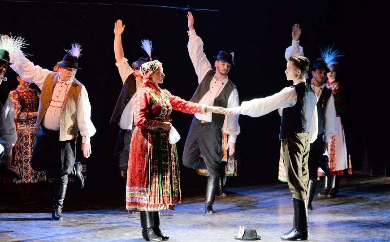 Aase-díjas, gitárművész-jelölt, valamint dáma- és teniszbajnok is a Sziesztában