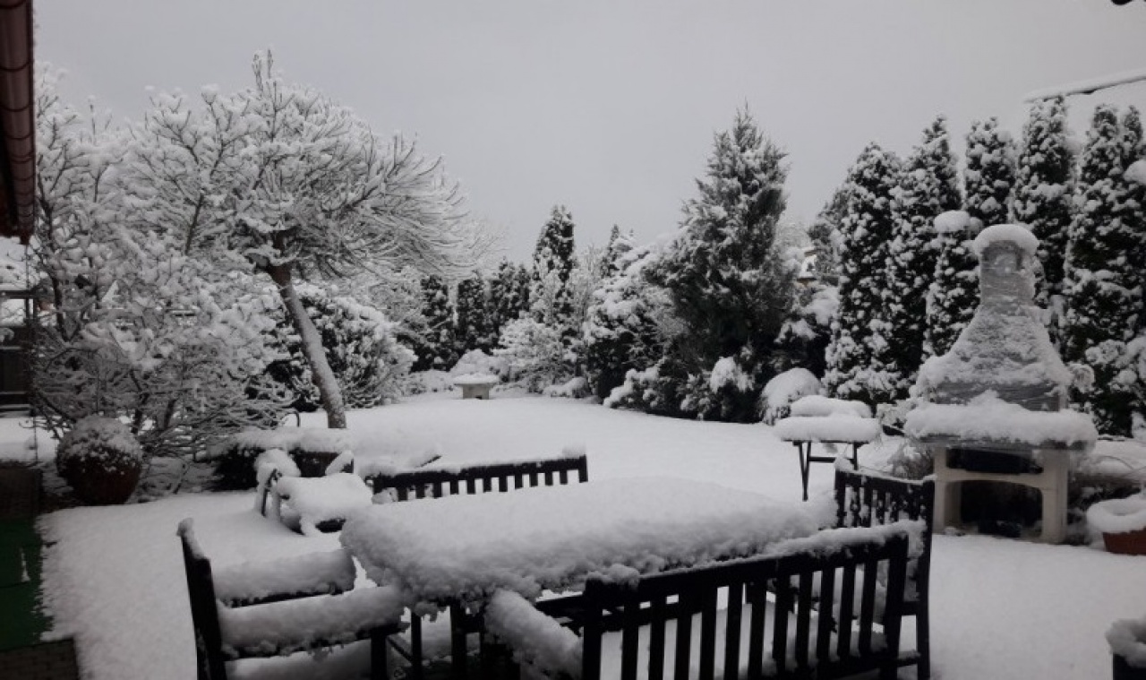 Behavazódott északkelet – Fehér tájra ébredtek a nyíregyháziak