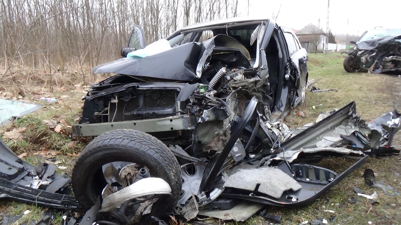 Két gépkocsi ütközött frontálisan Balkány és Biri között