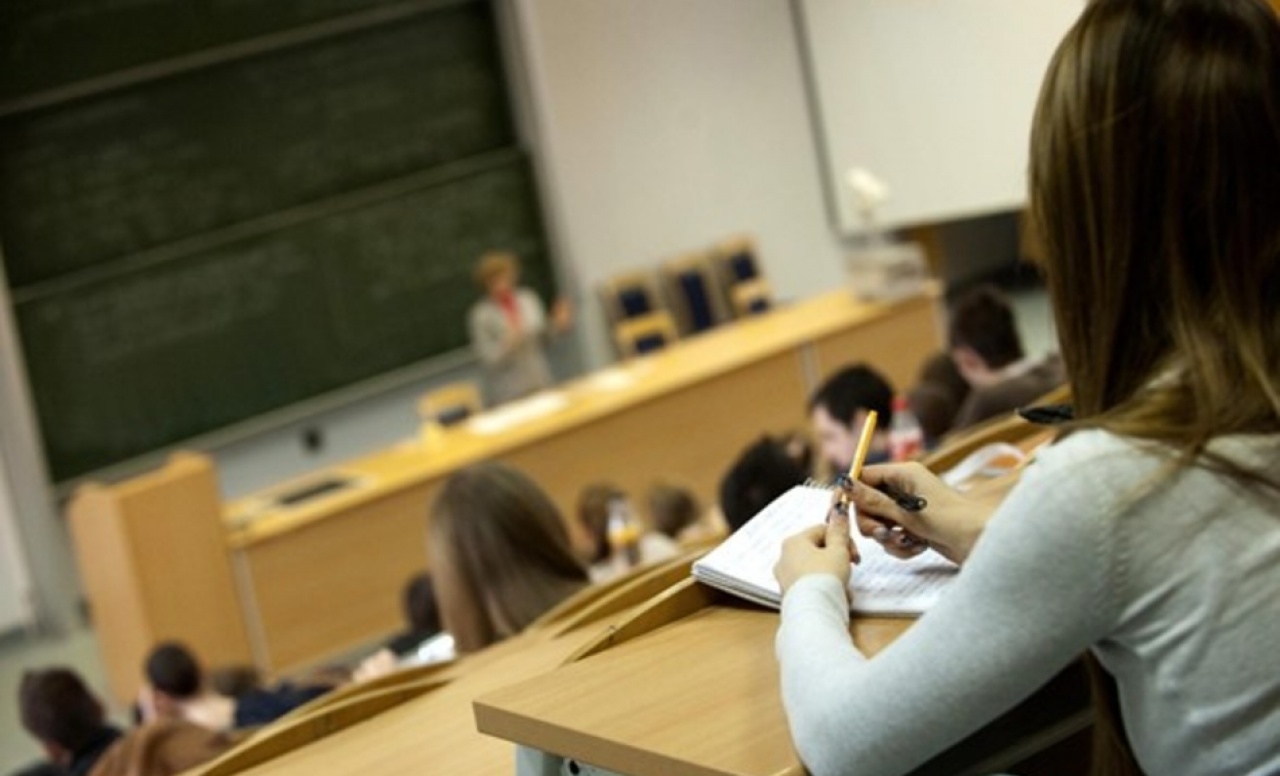 Éjfélig még lehet jelentkezni a felsőoktatási képzésekre