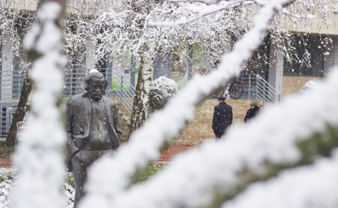 Kifehéredett a fél ország – Nyíregyháza is hótakaróra ébredt
