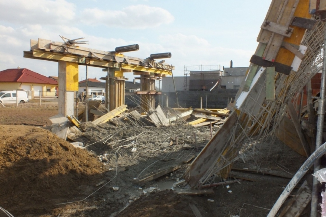 Lezárt ügy – Építkezés alatt álló ház dőlt össze