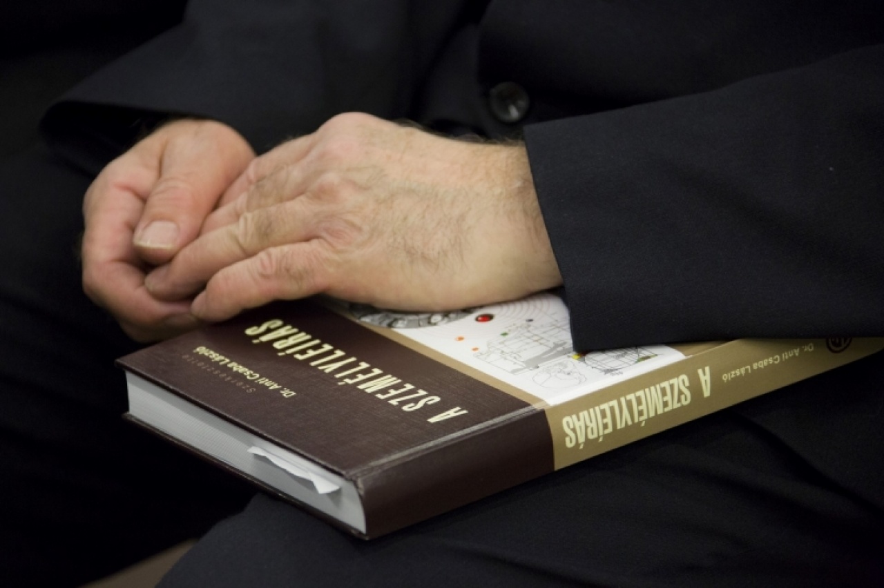 Milyen egy precíz személyleírás?