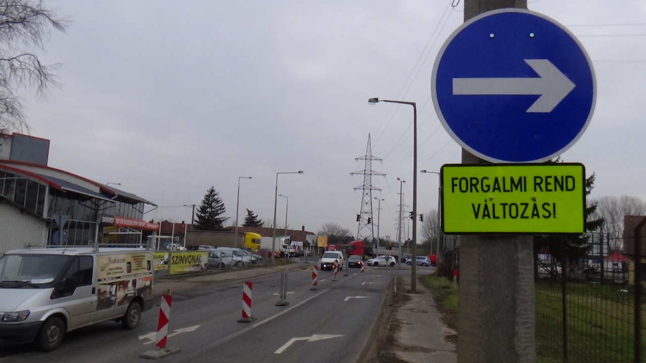 Ideiglenes forgalomkorlátozásra számíthatnak a közlekedők a Tünde utcán és Debreceni úton