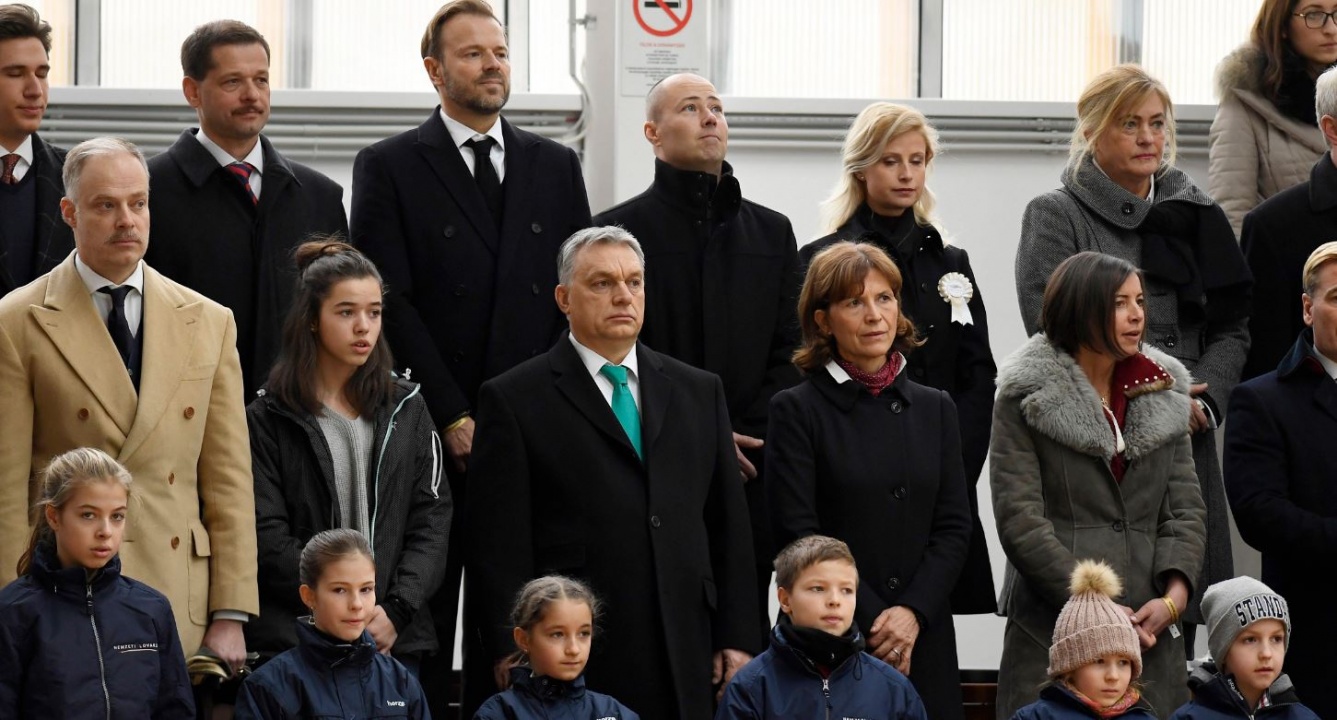 Átadták a felújított Nemzeti Lovardát