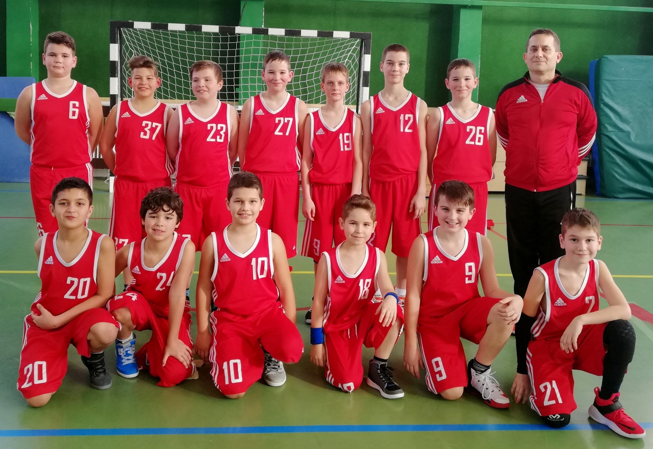 Kosaras dömping - négy meccset is játszottak a Sportcentrum csapatai