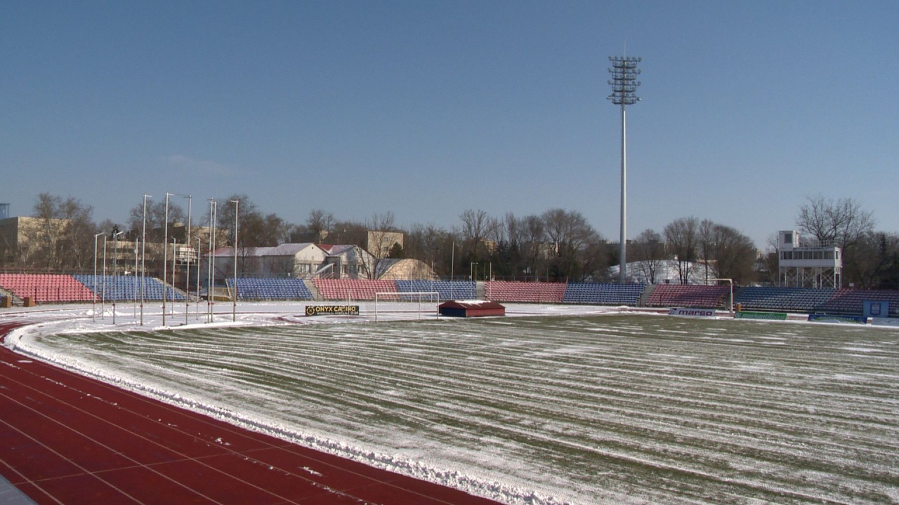 Havas pálya, fagyott játékosok - a hétvégén újabb bajnoki vár a Szparira