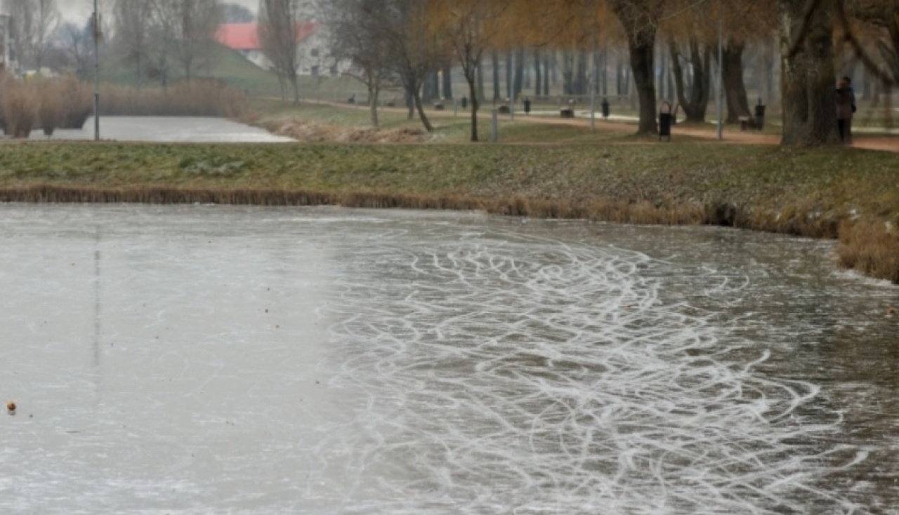 Életveszélyes a korcsolyázás a Bujtosi tó jegén