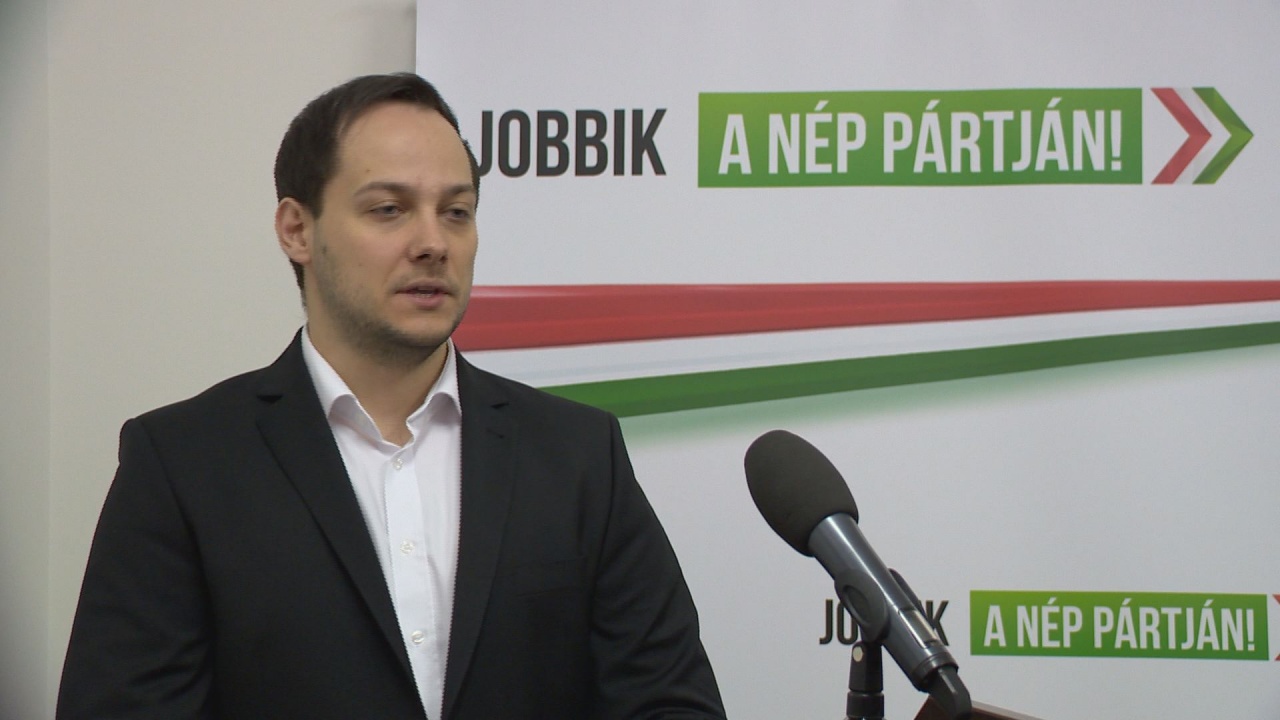 Lengyel Máté, a Jobbik jelöltje nem lépne vissza az MSZP-jelölt javára