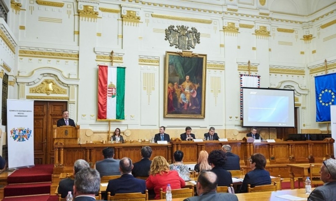 Esélyt a hátrányos helyzetűeknek!