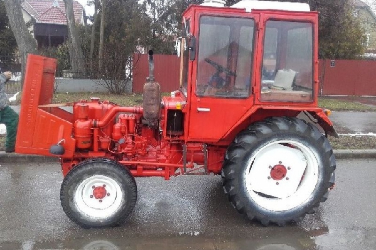 Több szabálytalanságot követett el a traktorral közlekedő sofőr