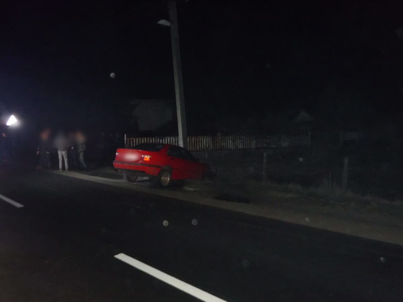 Villanyoszlopnak ütközött egy személygépkocsi csütörtökön este