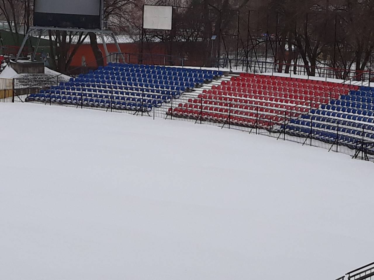 Elmarad a Szpari meccse - vastagon áll a hó a Városi Stadionban