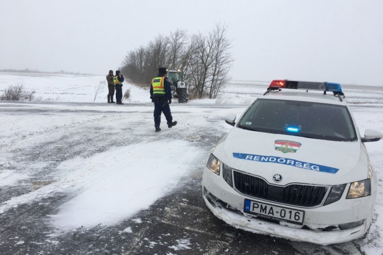 Hősként viselkedett a szabolcsi férfi – Tizenegy autóst mentett ki a hó fogságából