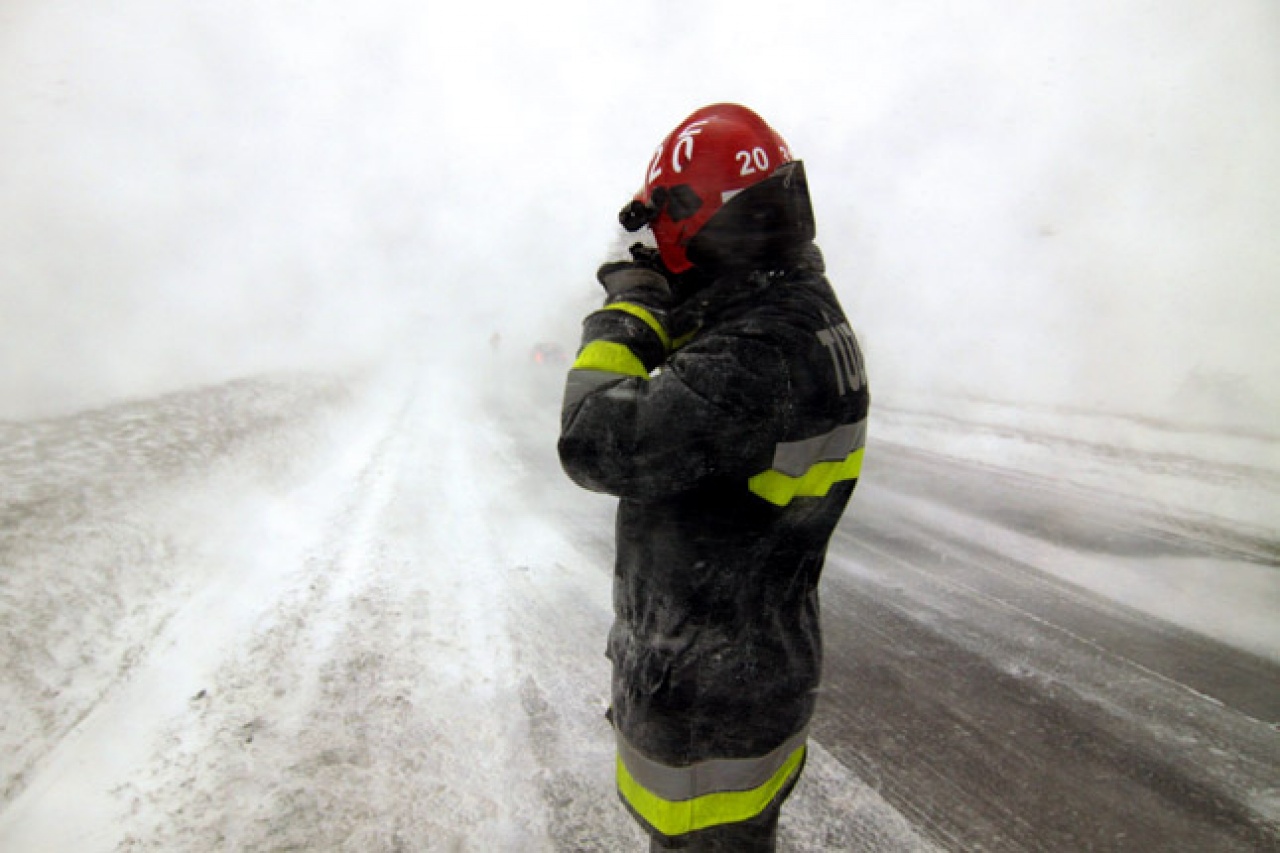 Vasárnap több mint húsz esetben riasztották mentéshez a tűzoltóegységeket a megyében