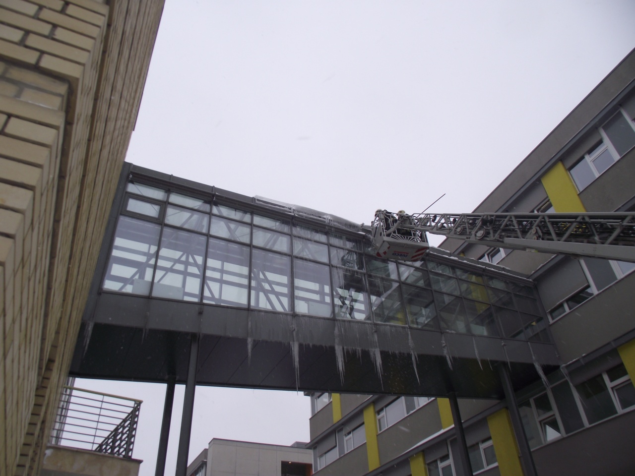 Extrém helyzet – Lelógó jégcsap miatt kellett beavatkozniuk