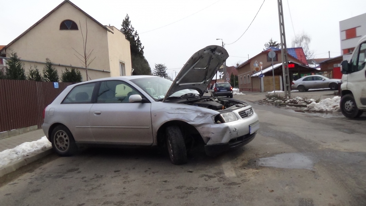 Baleset történt péntek kora délután a Kígyó utcán