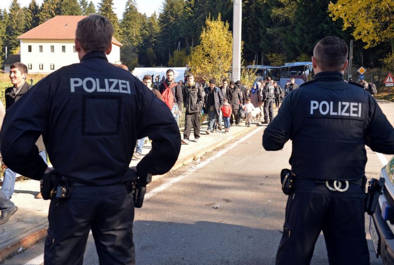 A bajor kormány önálló határrendőrséget és menekültügyi hivatalt állít fel