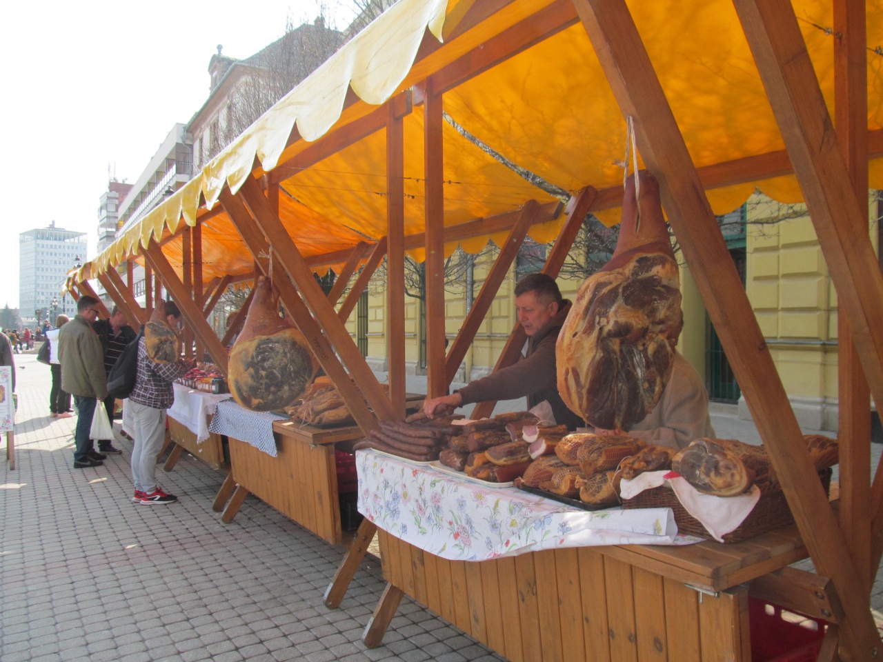Húsvétváró vásár a Kossuth téren
