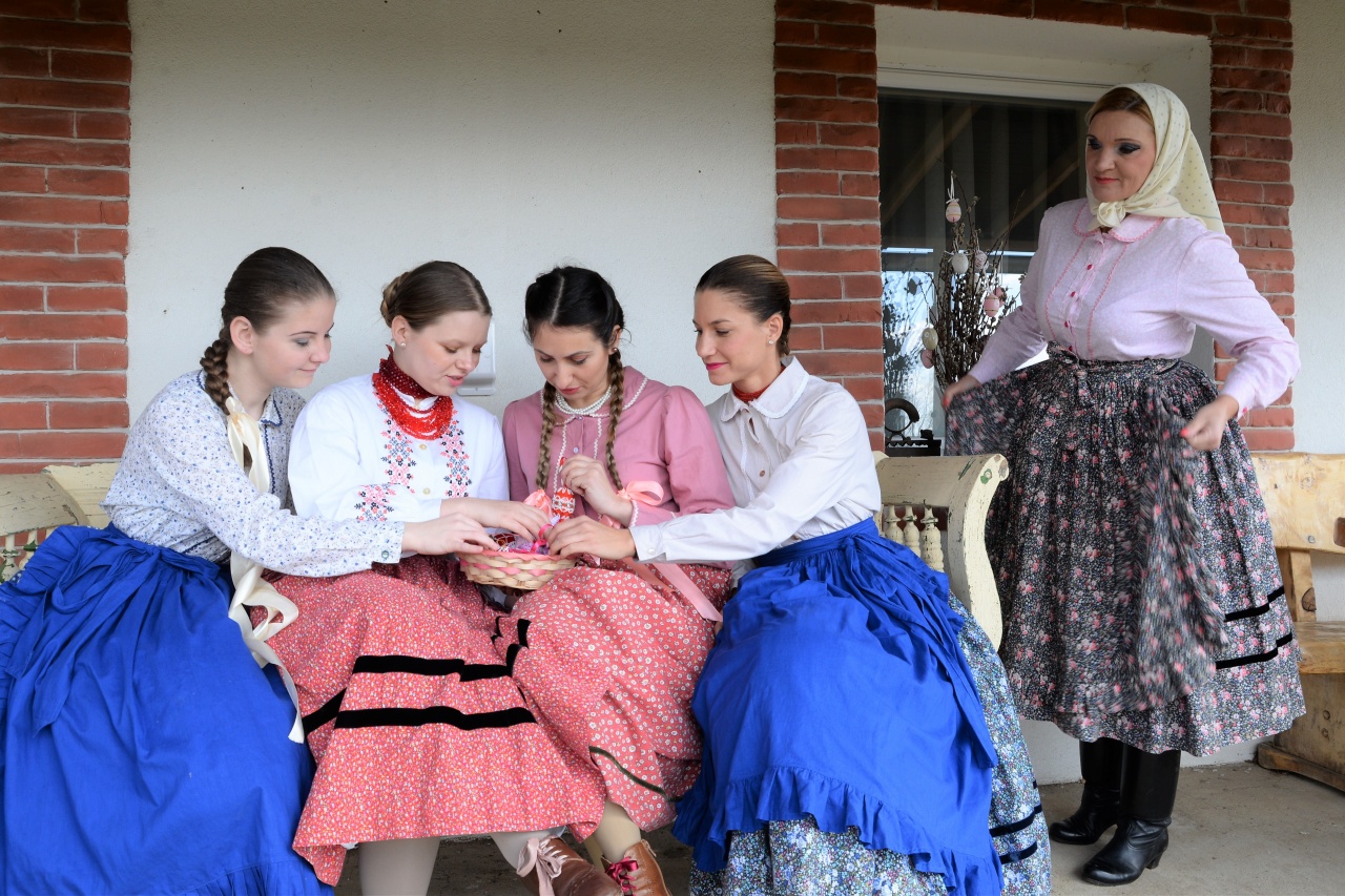 Szódásszifon, vízzel töltött vödör és kupa is előkerült 