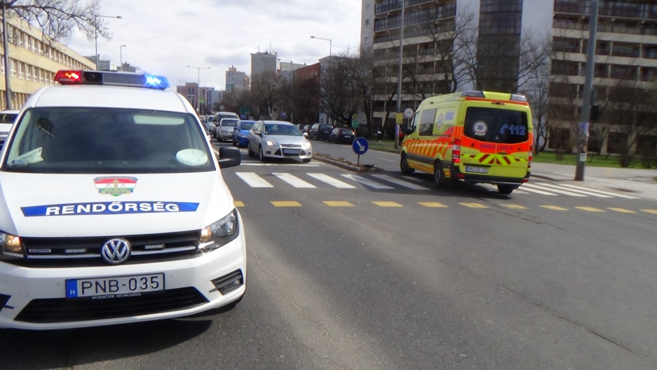 Kórházba szállították a hétfőn délben történt baleset sérültjét