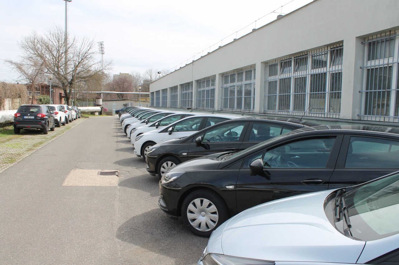 Új, jelzés nélküli szolgálati gépkocsik a rendőrség használatában