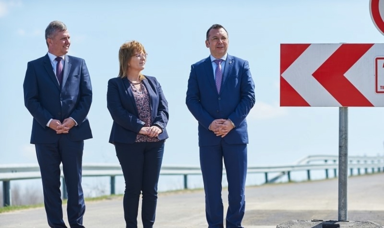 Felújították az évek óta lezárt, kálmánházi felüljárót – Már újra használhatják a gazdák