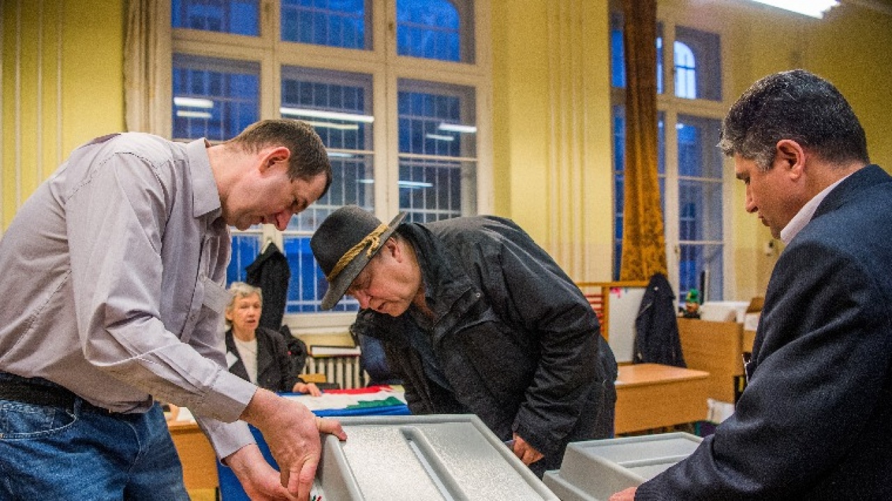 Szavazni személyazonosító igazolvánnyal és lakcímkártyával lehet