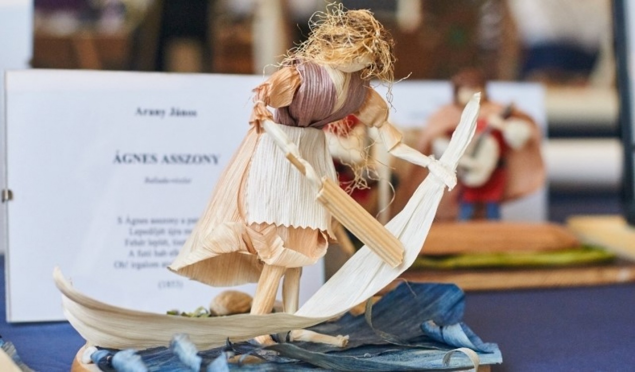 Irodalom ihlette csuhészobrok a Városmajori Művelődési Házban