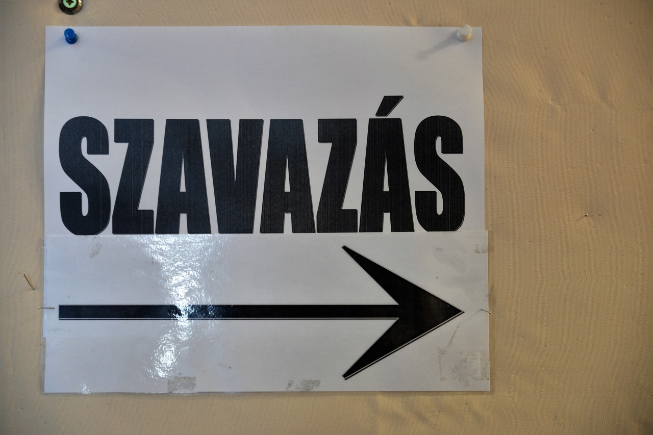 Törvénymódosítással lehetne elkerülni az átjelentkezők sorban állását