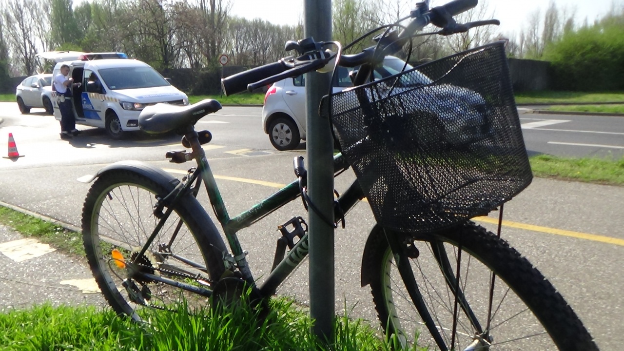 Kerékpárost gázoltak a Kosbor utcán