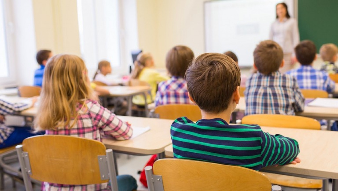 Szeptembertől a pénzügyi tudatosságot erősítő példák is bekerülnek a matematika füzetekbe