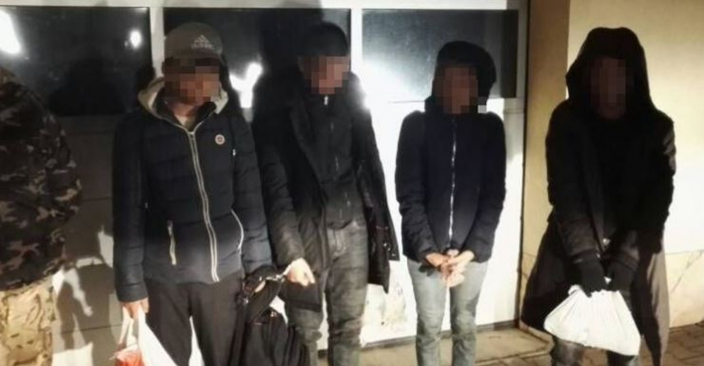 Migránsokat és embercsempészeket fogtak