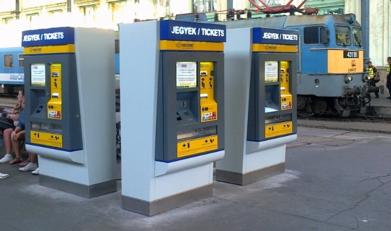 Vasúti rezsicsökkentés: jegyet automatából!