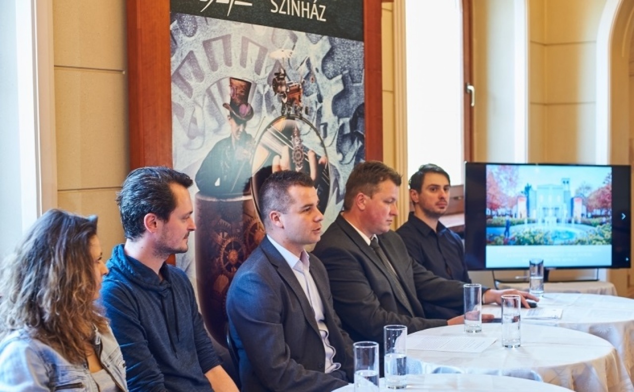 Augusztus 18-án a Meseautóval nyit a felújított Szabadtéri Színpad