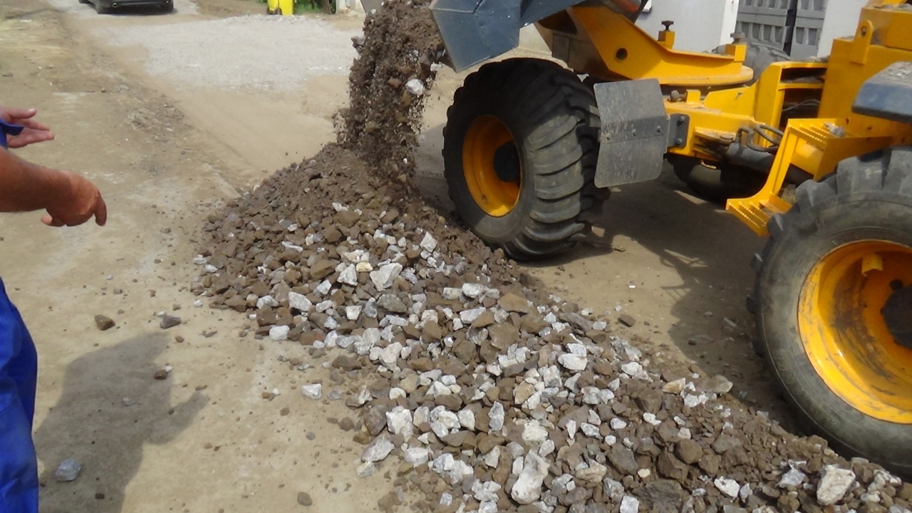 Elkezdődött a Pazonyi úti kerékpárút felújítása