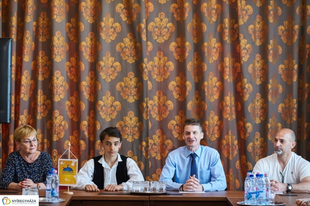 Diákolimpia - újabb érmeseket köszöntöttek a Megyeházán 