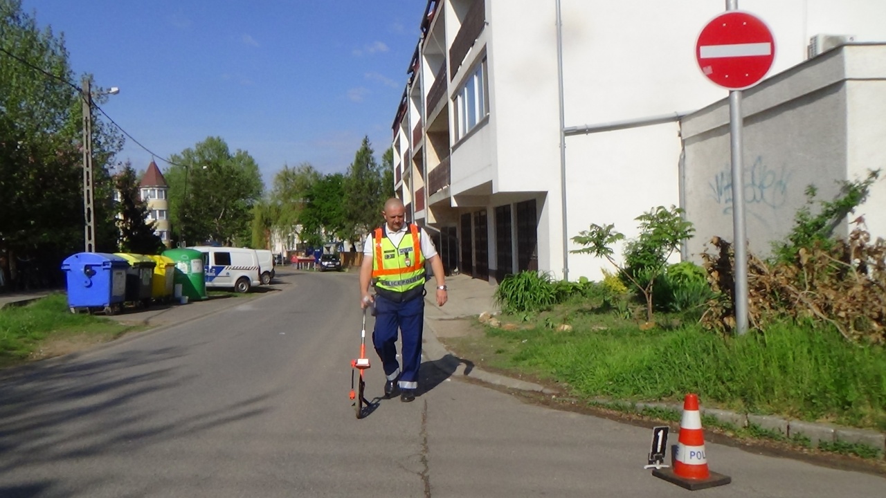 Kórházban a kerékpáros – Biciklist sodortak el pénteken a Szabadtéri Színpad mellett