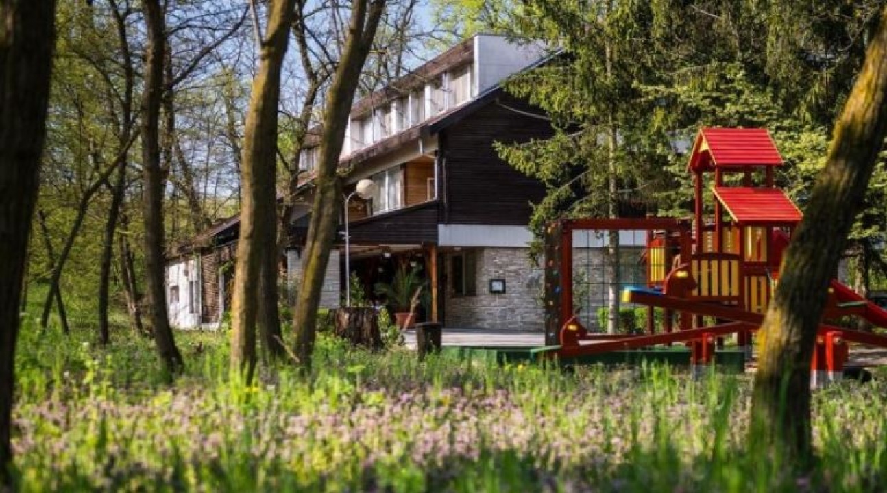 M1: országszerte megteltek a szállodák