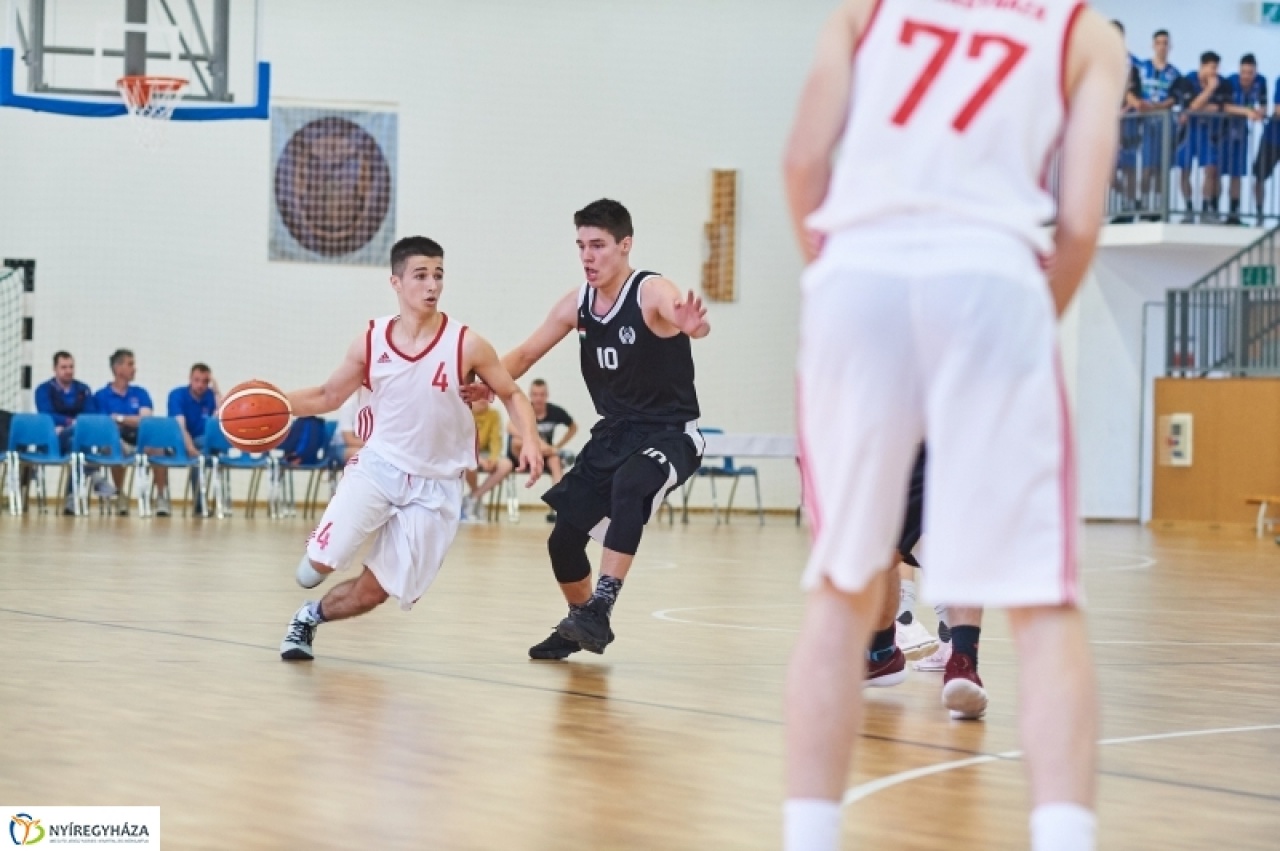 Bronzérmes a Sportcentrum - nagy csatában nyertek a junior kosarasok