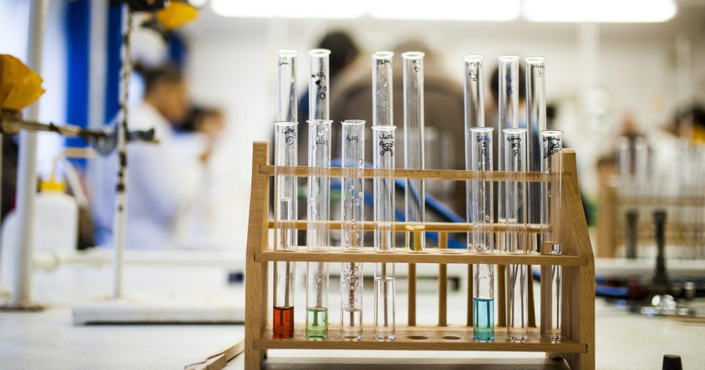 Hat magyar érem a kémiai diákolimpián, bronzzal tér haza a nyíregyházi Czakó Áron