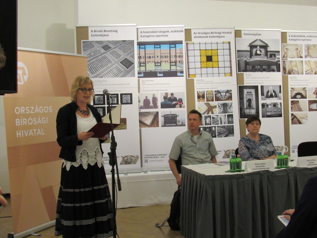 Szabolcs megyei titkár képei „Fókuszban a bíróság” című kötetben
