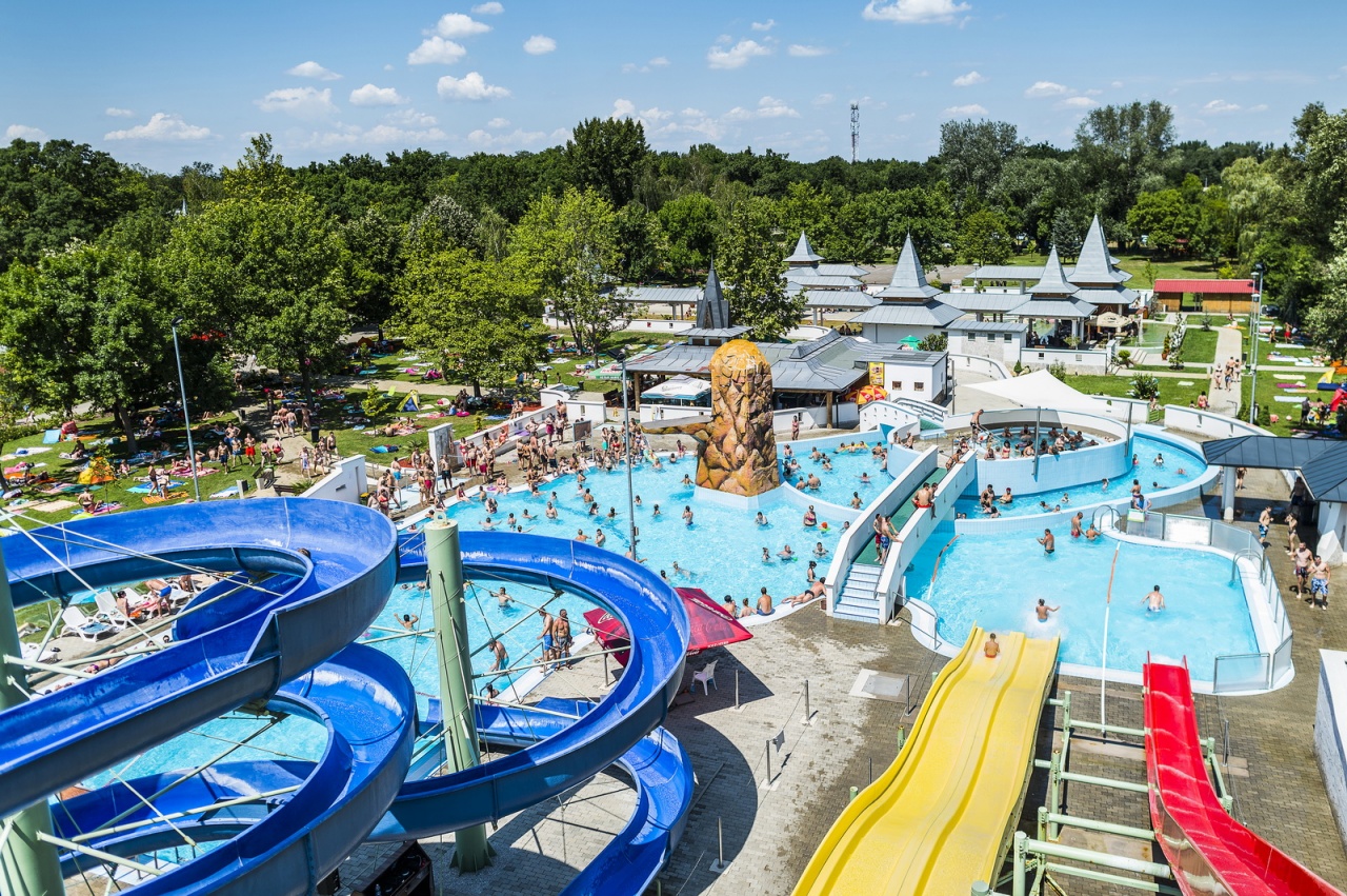 Hamarosan csobbanhatunk – Már gőzerővel készülnek a Parkfürdő nyitására!
