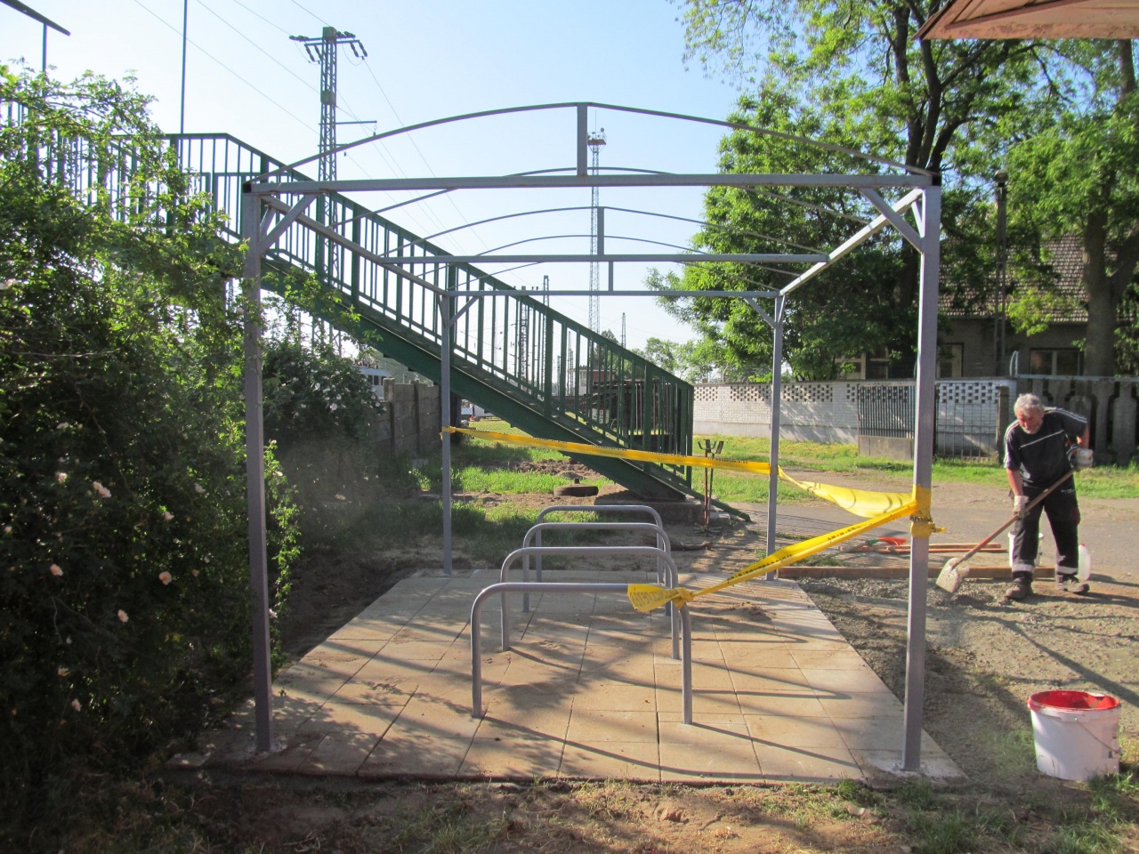 Új kerékpártároló a repülőhídnál – Jövő héttől már használhatják is a kerekezők!