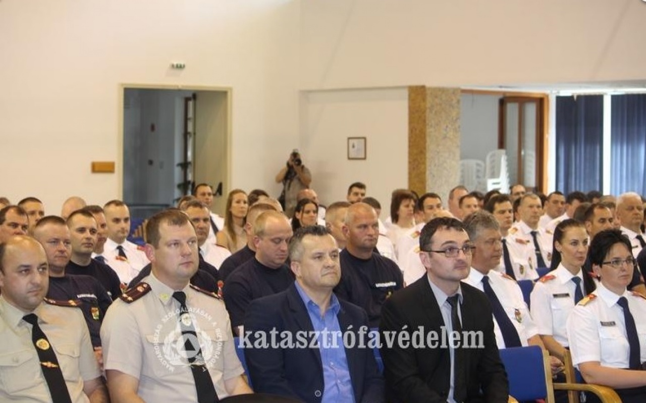 Ünnepi állománygyűlés emlékezéssel és elismerésekkel